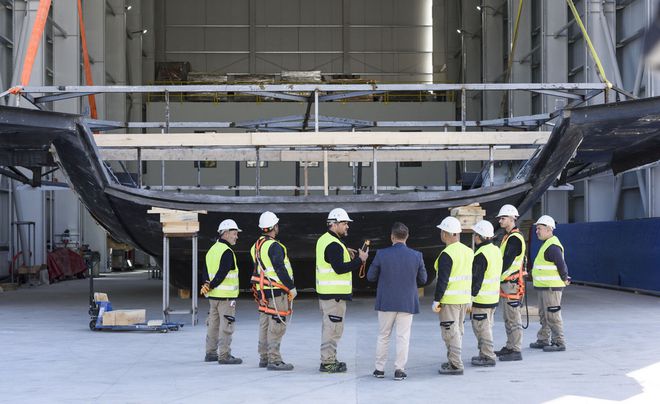 建32米混合动力双体帆船船体和上建完工（
